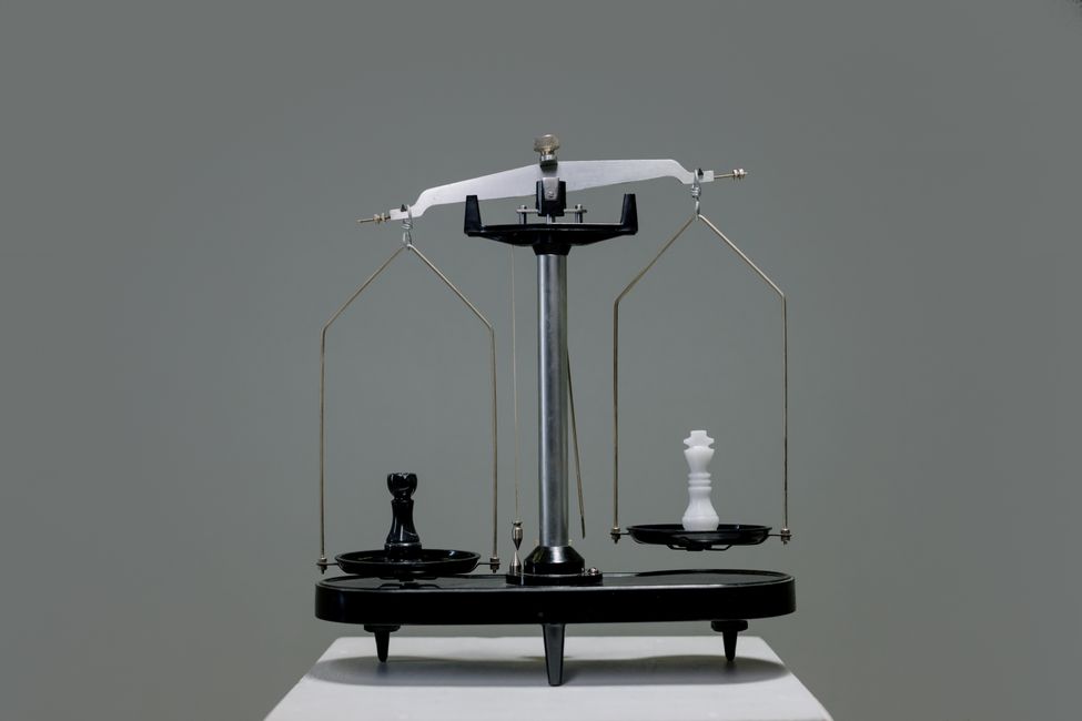 Easynews vs UsenetServer Chess pieces balanced on a set of scales